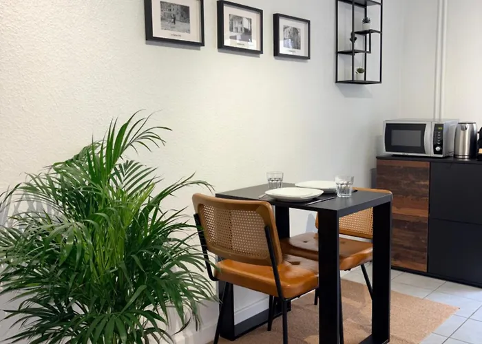 Cafe Ettelbrueck Апартаменты Эттельбрюк